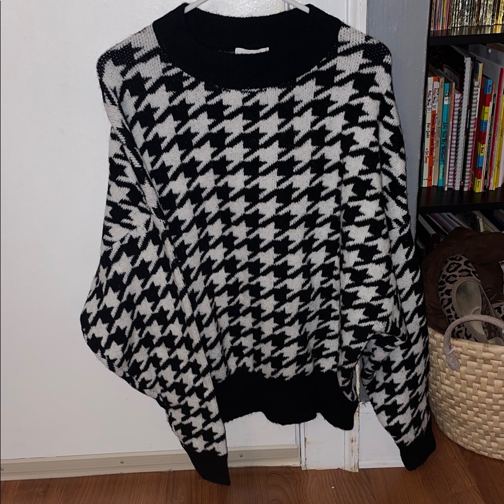SUPER soft Houndstooth Sweater NWT